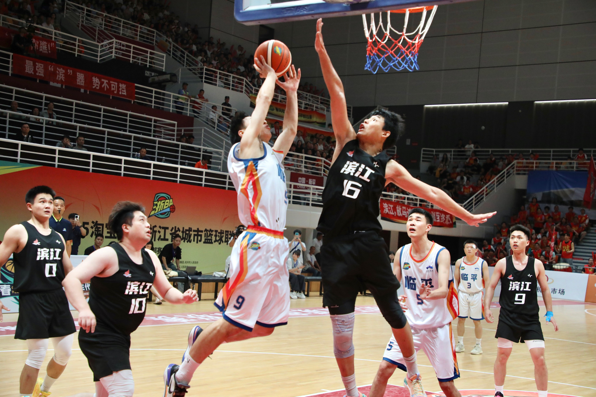 浙江队训练开放日；今晚豪取连胜引欢呼；德甲在即；训练强度明显提升的简单介绍