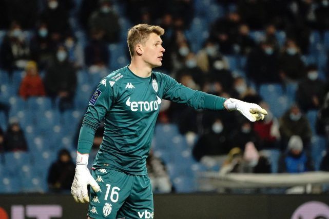 包含德甲冲刺阶段走向成谜，摩纳哥调整名单，震撼外界，轮换策略成焦点的词条