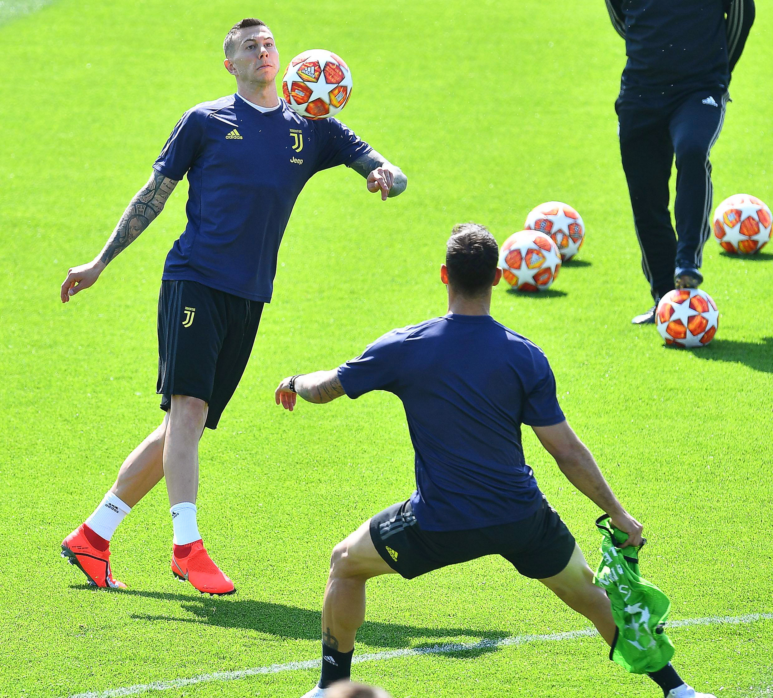 关于清晨勒沃库森备战欧冠新奥尔良鹈鹕临场应变，这操作让人直呼：罗马官宣签约备战葡超的信息